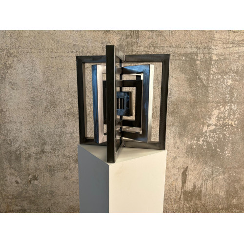 ESCULTURA ROTATIVA METAL